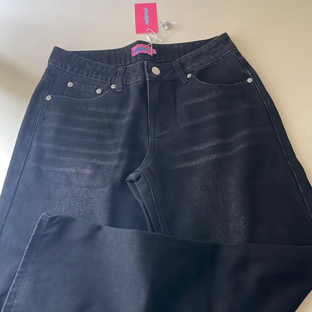 EDIKTED Raelynn Washed Low Rise Baggy Black Jeans - Picture 4 of 6